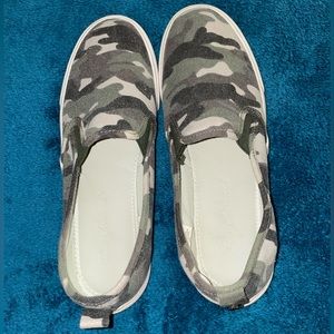 Tommy Bahama Camo Print Canvas Shoes